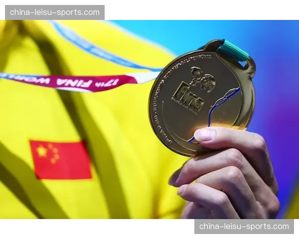 特写：萨卡里失利后落泪，希腊球迷高唱国歌致以鼓励